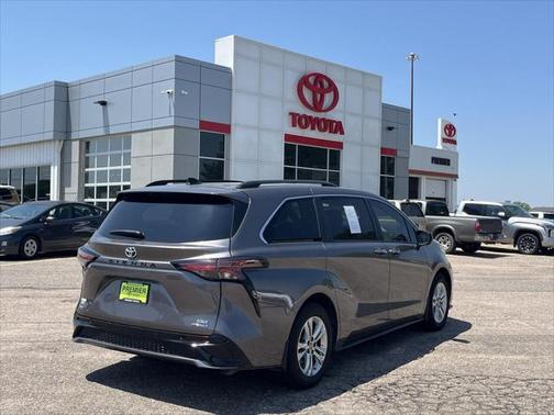 2022 Toyota Sienna XSE 7 Passenger