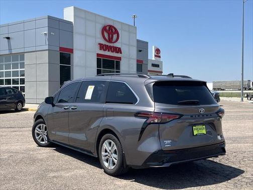 2022 Toyota Sienna XSE 7 Passenger