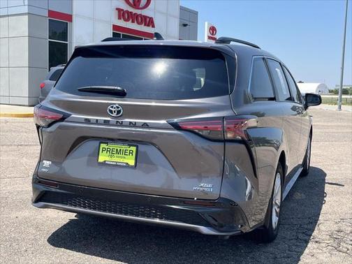 2022 Toyota Sienna XSE 7 Passenger