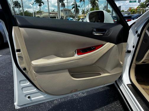 White 2011 Lexus ES 350 Base