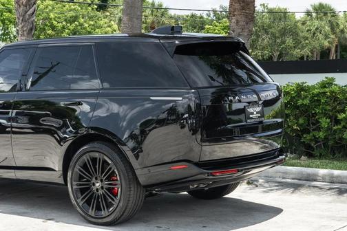 Santorini Black Metallic 2024 Land Rover Range Rover P530 SE SWB