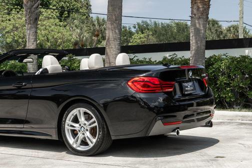 Black Sapphire Metallic 2018 BMW 440 i