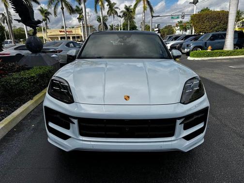 2025 Porsche Cayenne GTS