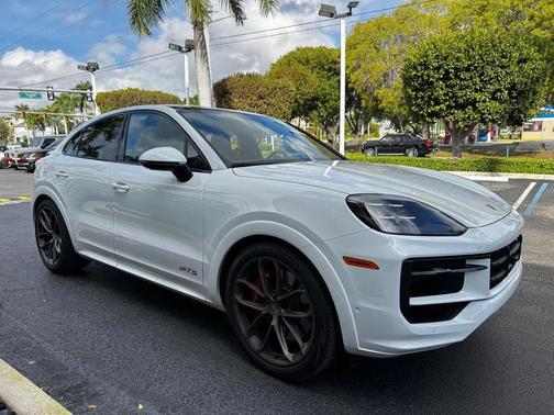 2025 Porsche Cayenne GTS