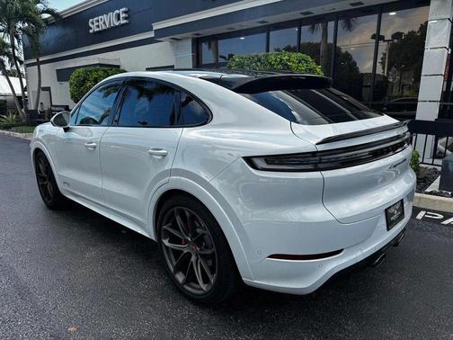 2025 Porsche Cayenne GTS