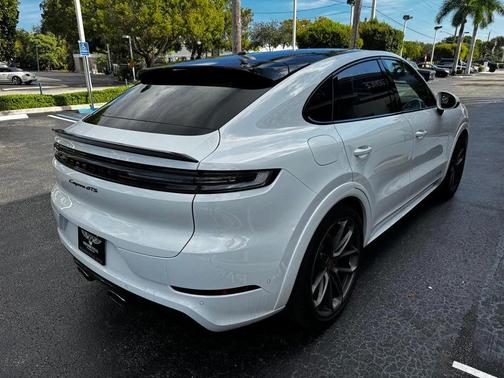 2025 Porsche Cayenne GTS