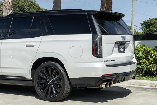 Crystal White Tricoat 2025 Cadillac Escalade V-Series