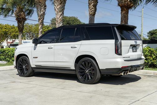 Crystal White Tricoat 2025 Cadillac Escalade V-Series