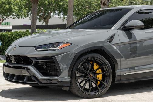 2022 Lamborghini Urus AWD