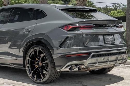 2022 Lamborghini Urus AWD