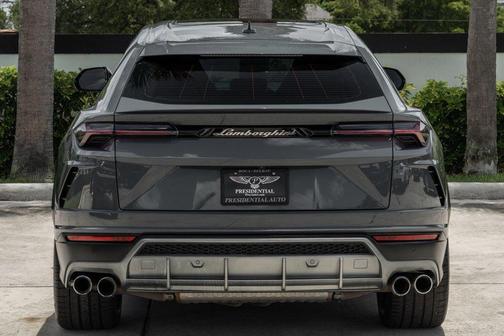 2022 Lamborghini Urus AWD