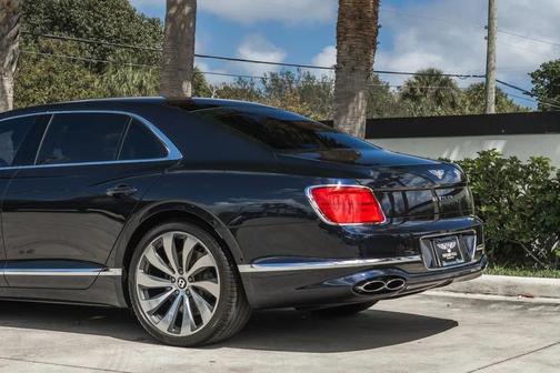 2022 Bentley Flying Spur V8 Sedan
