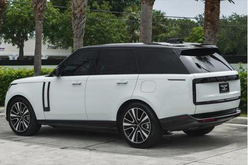 2025 Land Rover Range Rover P550e SE SWB