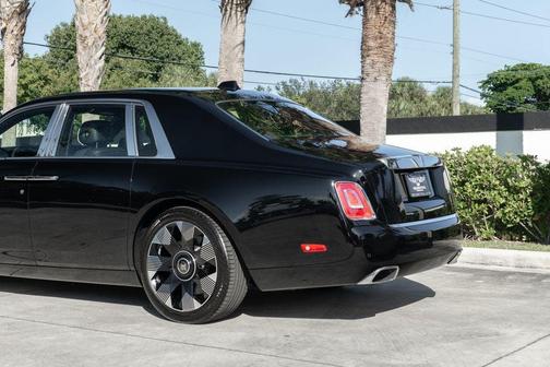 2024 Rolls-Royce Phantom Sedan