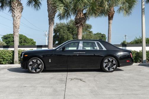 2024 Rolls-Royce Phantom Sedan