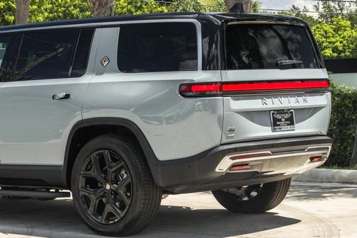 2024 Rivian R1S Adventure Dual-Motor Large Pack