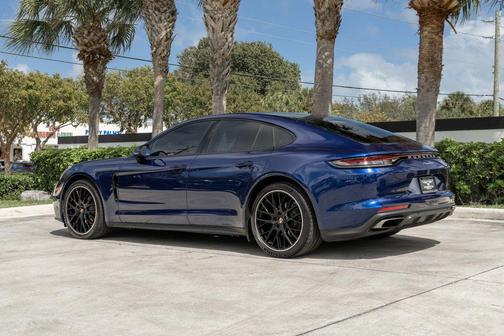 2022 Porsche Panamera RWD
