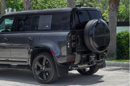 2023 Land Rover Defender 110 V8