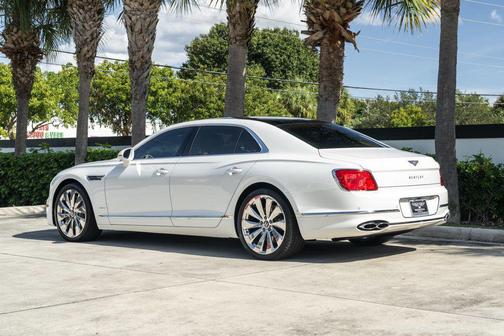 2023 Bentley Flying Spur V8 Sedan