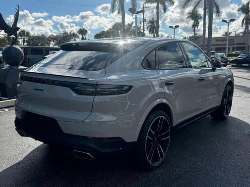 2022 Porsche Cayenne Cayenne