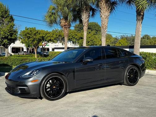 2020 Porsche Panamera RWD