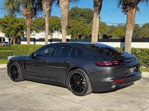 2020 Porsche Panamera RWD