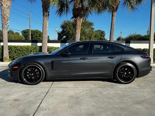 2020 Porsche Panamera RWD