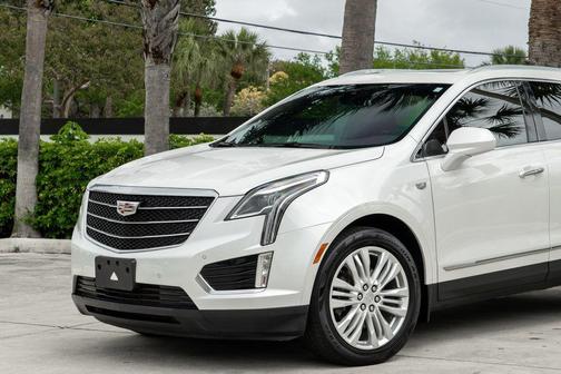 Crystal White Tricoat 2018 Cadillac XT5 Premium Luxury