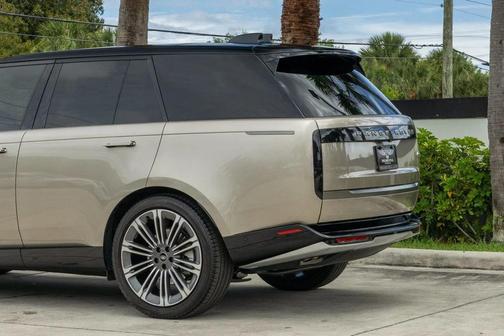Batumi Gold Premium Metallic 2023 Land Rover Range Rover P400 SE SWB