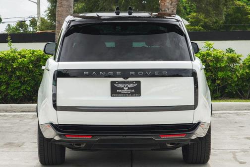 Fuji White 2025 Land Rover Range Rover P550e SE SWB