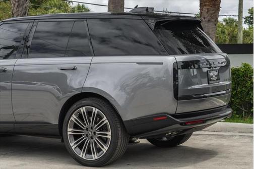 2025 Land Rover Range Rover P530 SE SWB