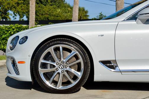 Photo 4 of 38 of 2022 Bentley Continental GT V8