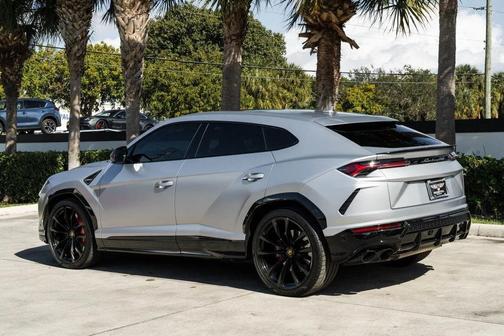2022 Lamborghini Urus AWD