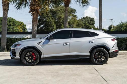 2022 Lamborghini Urus AWD