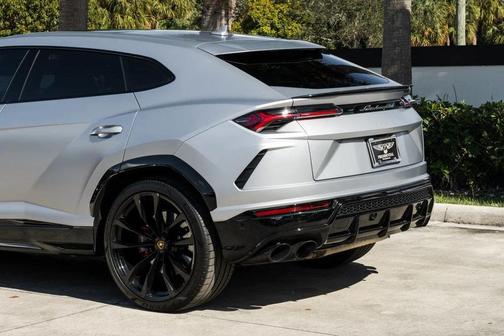 2022 Lamborghini Urus AWD