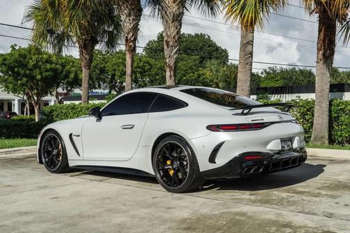 MANUFAKTUR Moonlight White Magno 2025 Mercedes-Benz AMG GT 55 Base