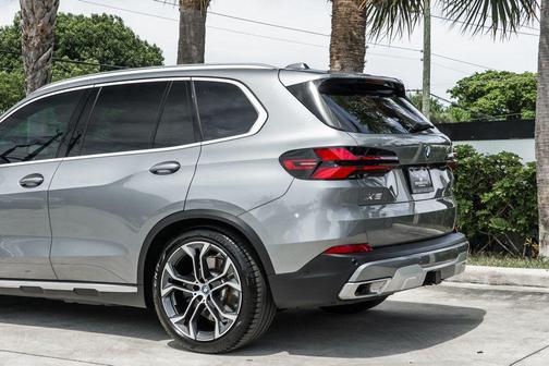 Skyscraper Grey Metallic 2025 BMW X5 PHEV xDrive50e Plug-In Hybrid
