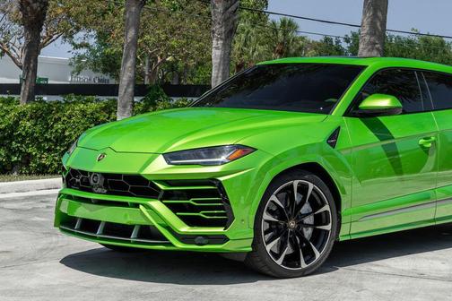 Verde Selvans Metallic 2022 Lamborghini Urus AWD