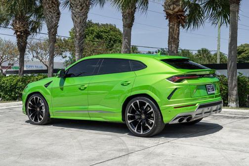 Verde Selvans Metallic 2022 Lamborghini Urus AWD