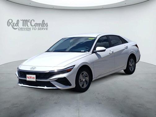 White Pearl 2026 Hyundai ELANTRA SE