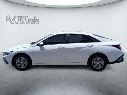 White Pearl 2026 Hyundai ELANTRA SE