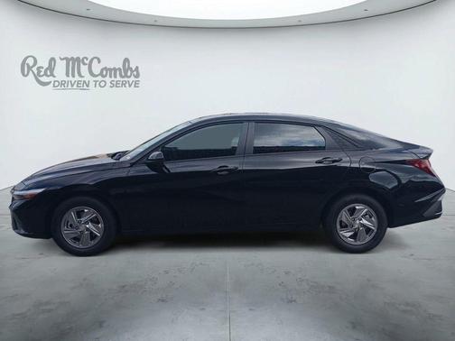 Black 2026 Hyundai ELANTRA SE