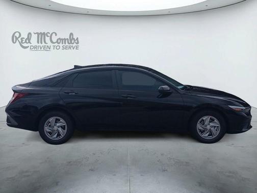 Black 2026 Hyundai ELANTRA SE