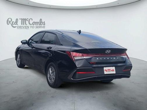 Black 2026 Hyundai ELANTRA SE