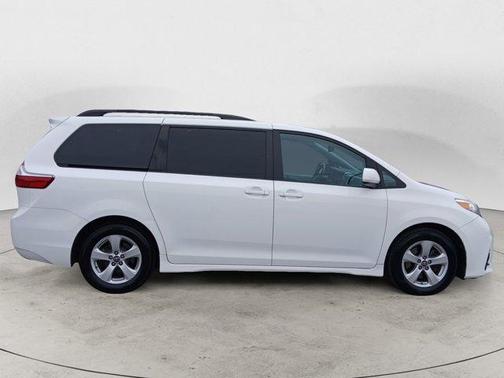 2018 Toyota Sienna LE