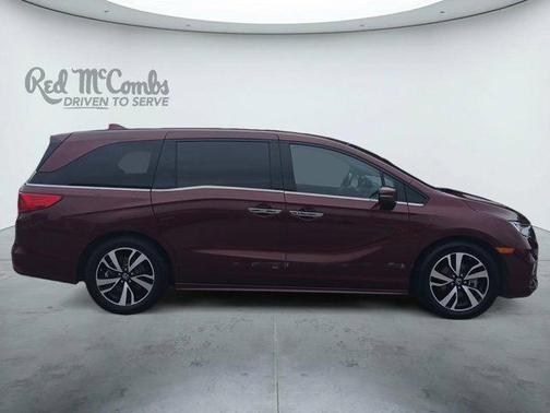 Deep Scarlet Pearl 2019 Honda Odyssey Elite