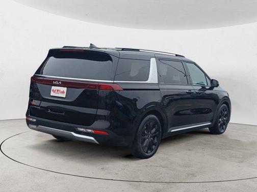 2022 Kia Carnival SX