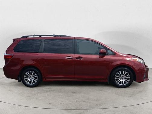 2018 Toyota Sienna XLE Premium
