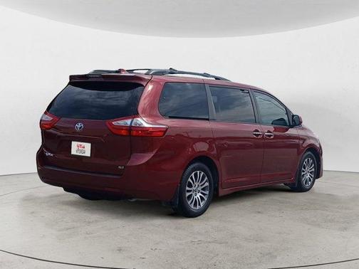 2018 Toyota Sienna XLE Premium