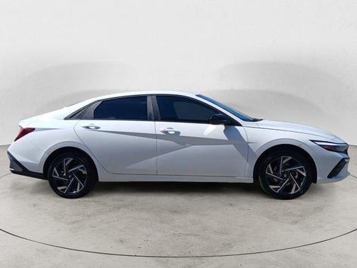 2025 Hyundai ELANTRA HEV SEL